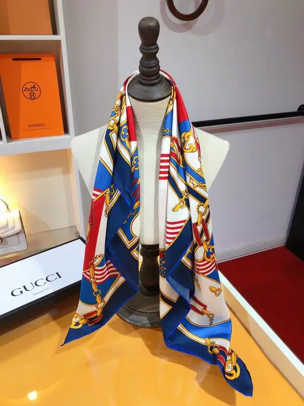 Gucci silk scarf 90X90cm E14 (11)